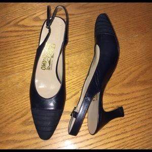 Navy Ferragamo sling back pumps 8AAA